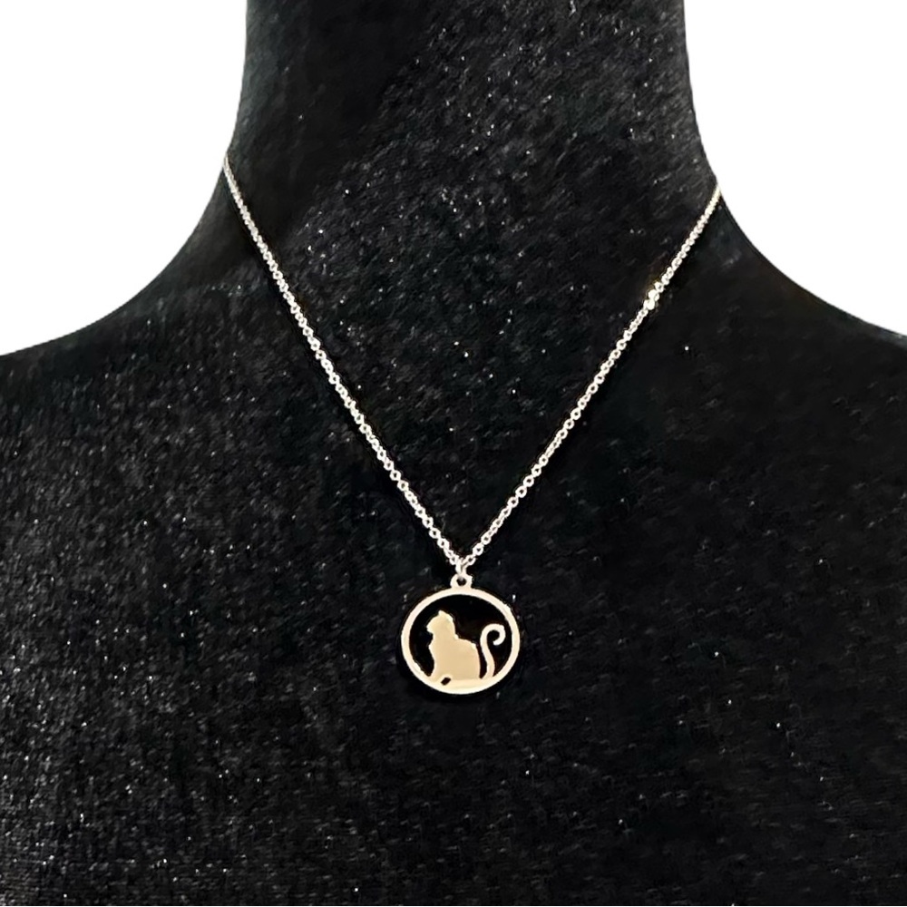 Cat Silhouette Pendant Necklace Silver Tone 18-20 Inch Adjustable Chain